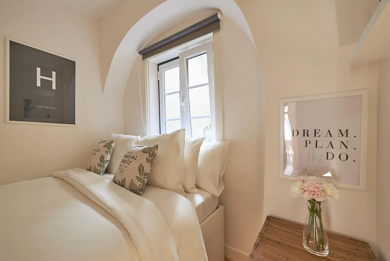 Lisbon Luxury Apartment Bairro Alto 5 0*,